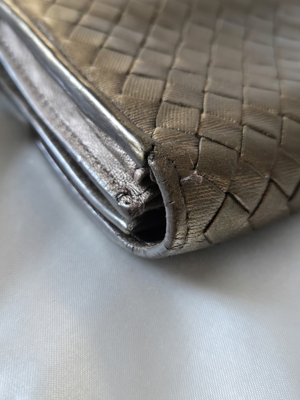Bottega Veneta Metallic Gold Intrecciato Leather Wallet - Picture 7 of 16